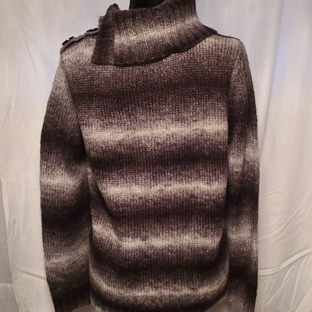 Sweater - Picture 4 of 8